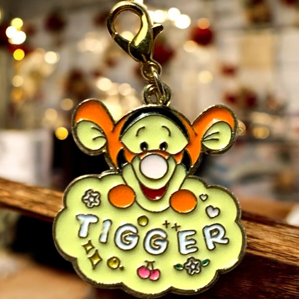 Tigger Keychain, Backpack, Zipper Pull Charm with Orange & Yellow Design - Picture 2 of 4